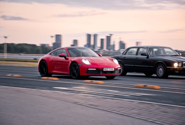 Porsche 992 Carrera 4S