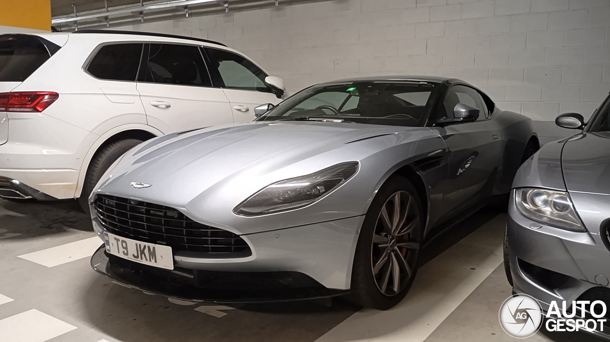 Aston Martin DB11 V8