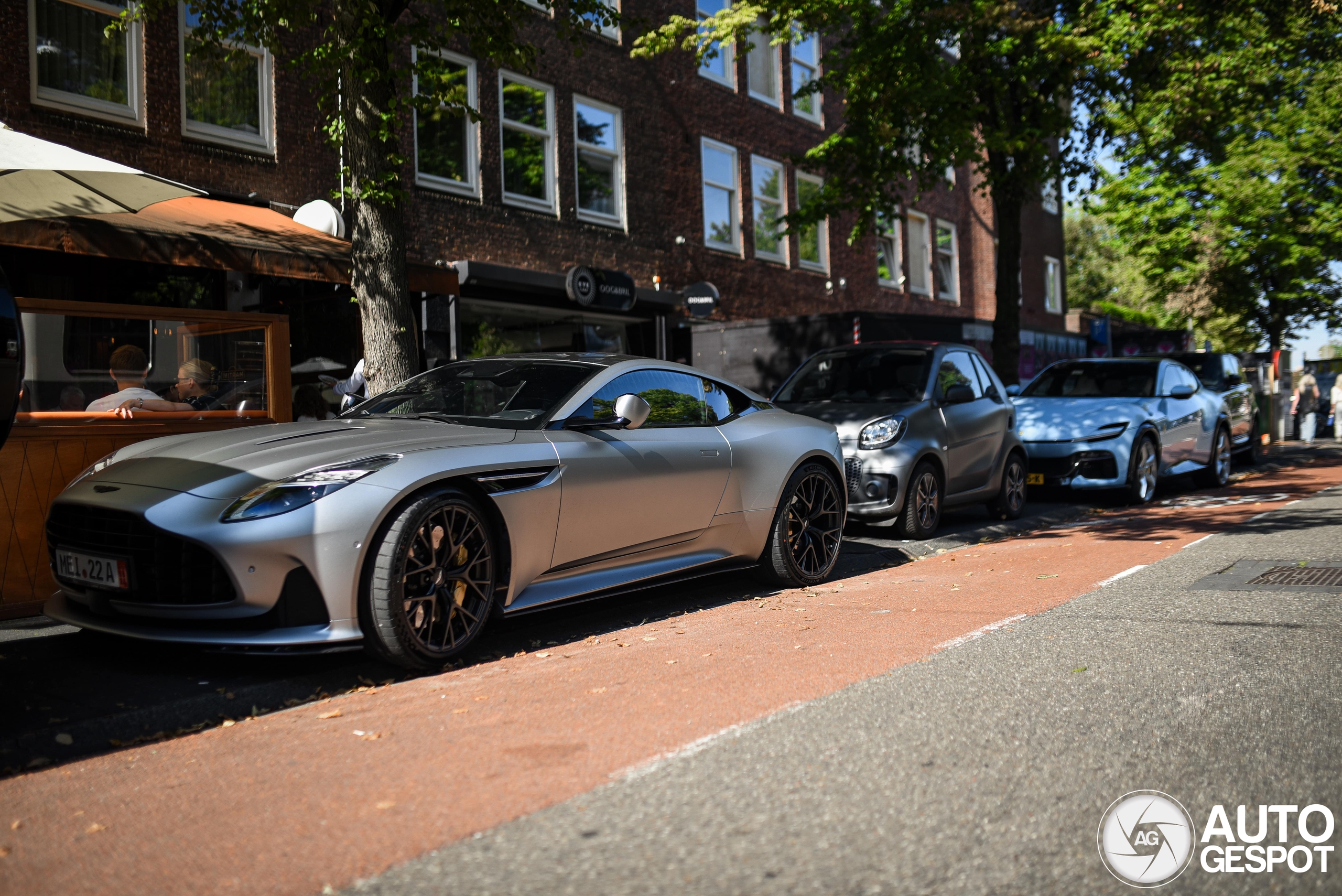 Aston Martin DB12