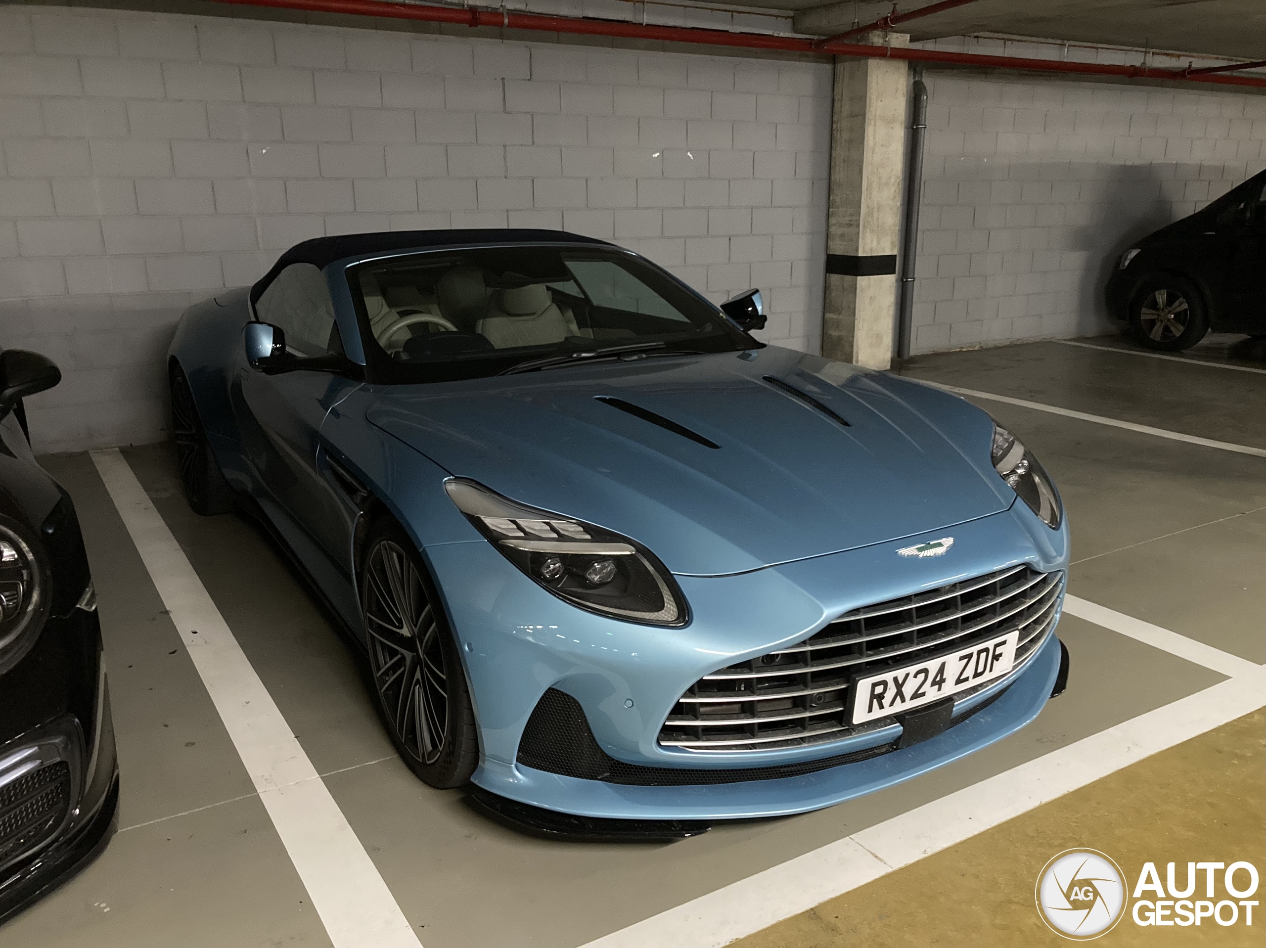 Aston Martin DB12 Volante