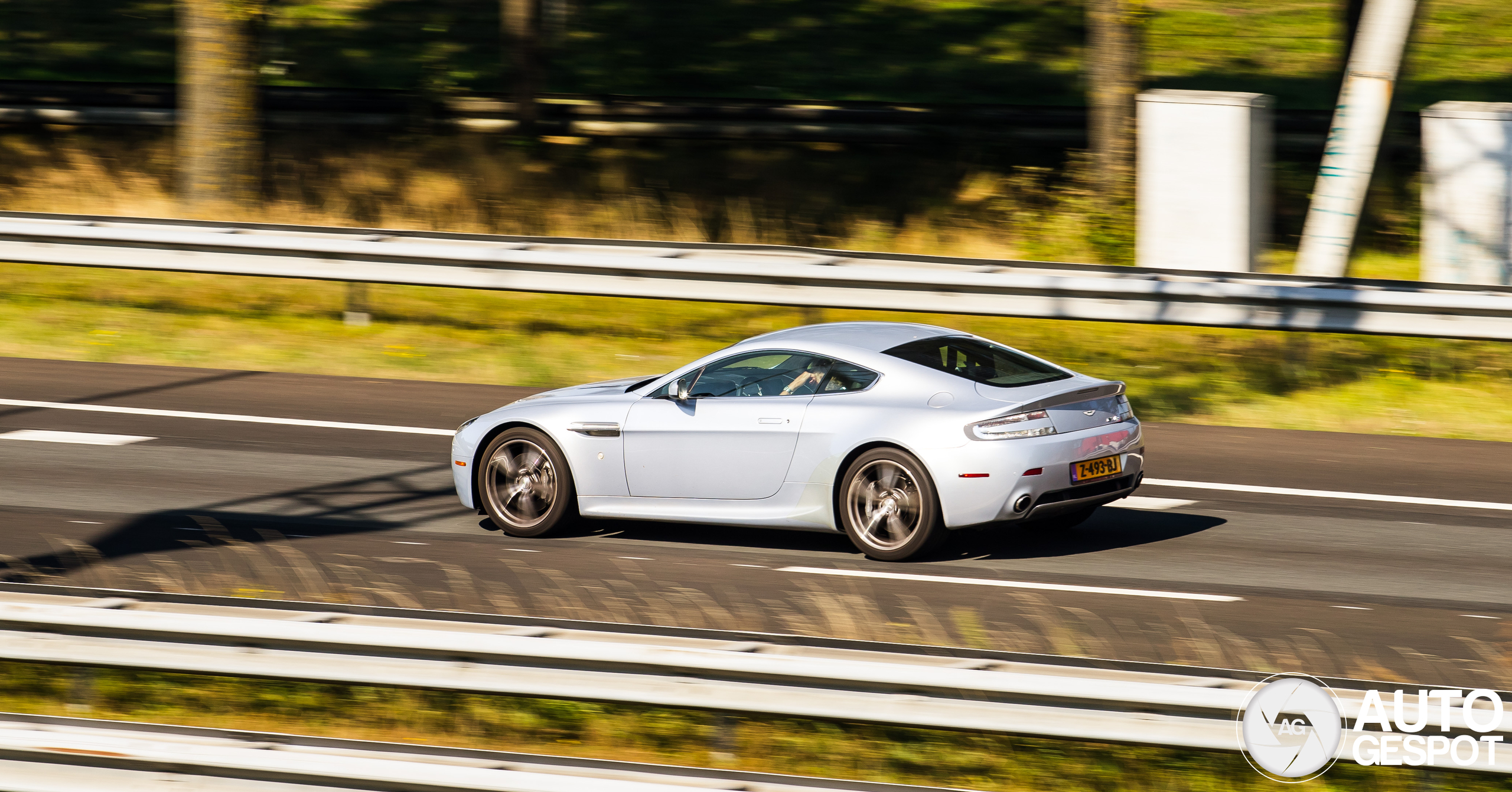 Aston Martin V8 Vantage N400