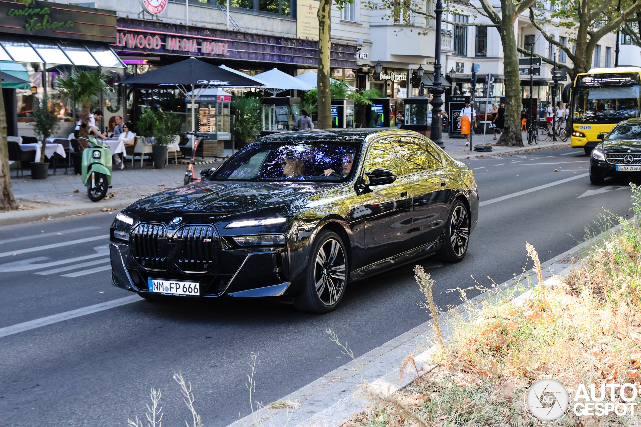 BMW M760e xDrive