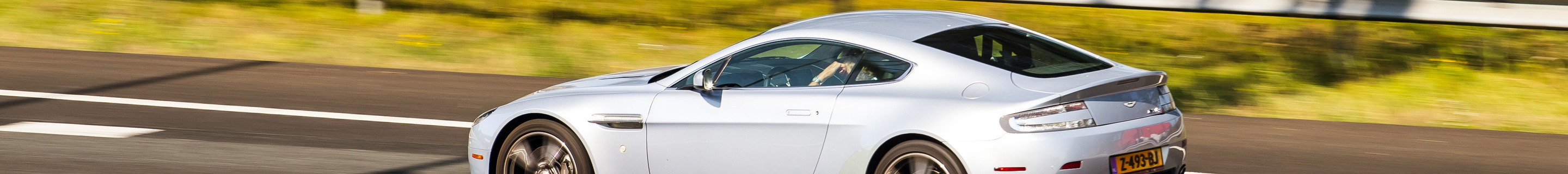 Aston Martin V8 Vantage N400