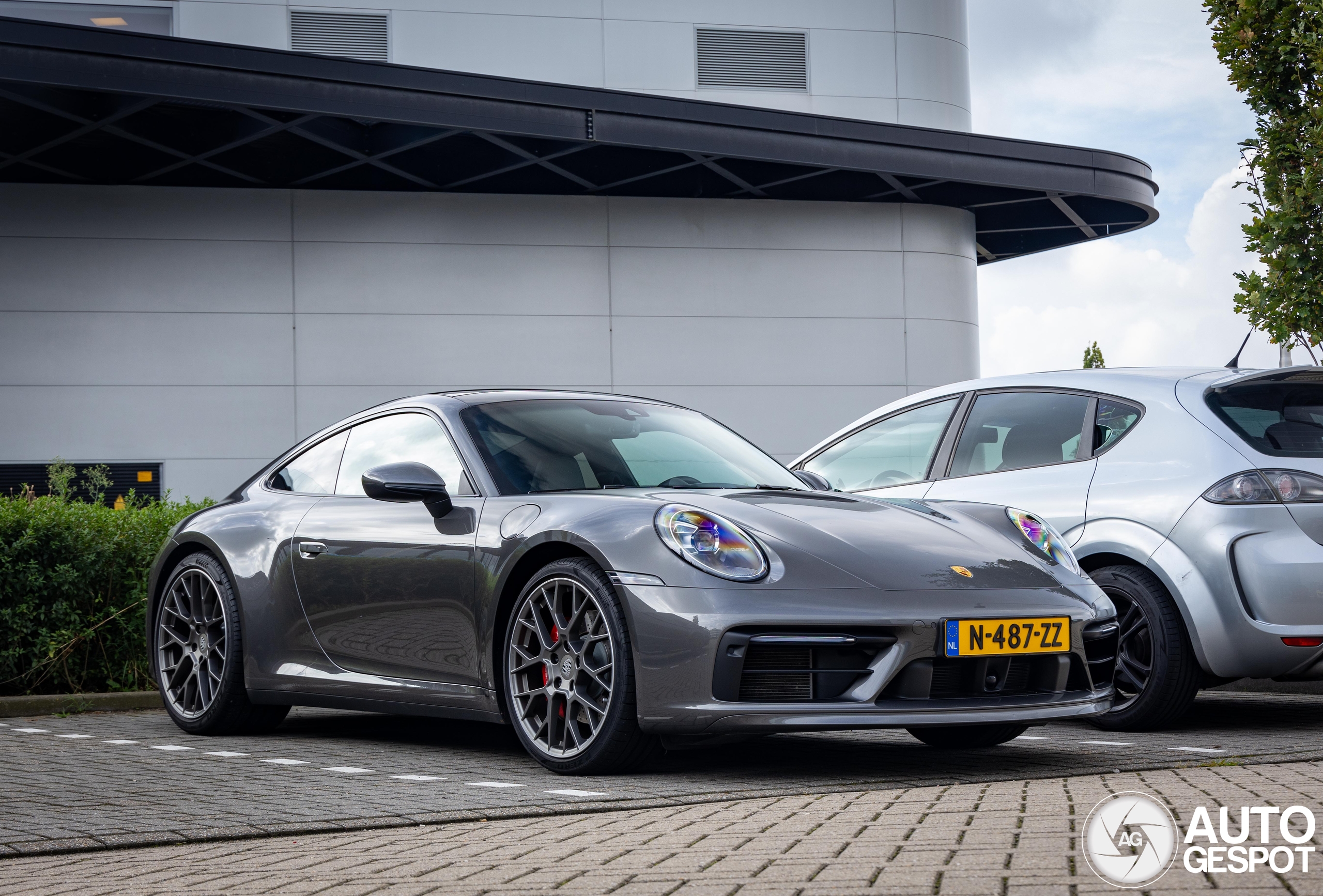 Porsche 992 Carrera 4S