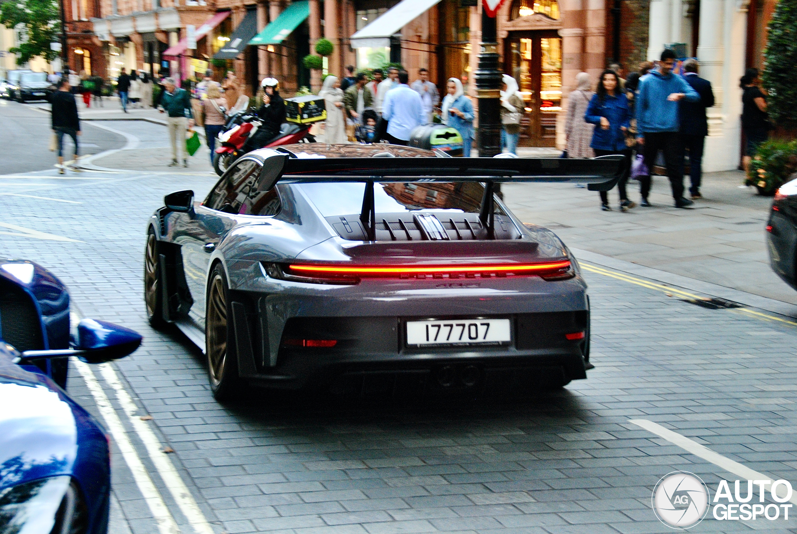 Porsche 992 GT3 RS Weissach Package