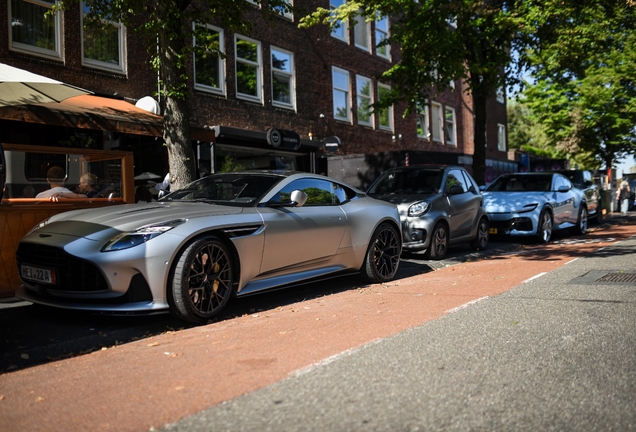 Aston Martin DB12