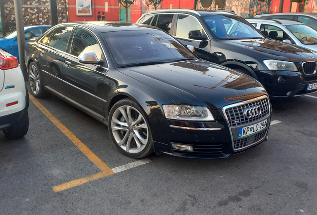 Audi S8 D3