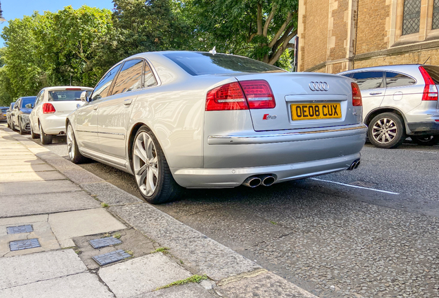 Audi S8 D3