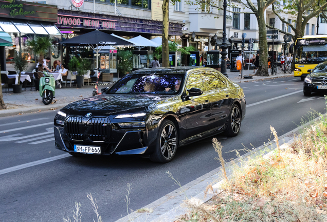 BMW M760e xDrive