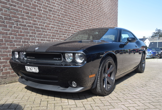 Dodge Challenger SRT-8