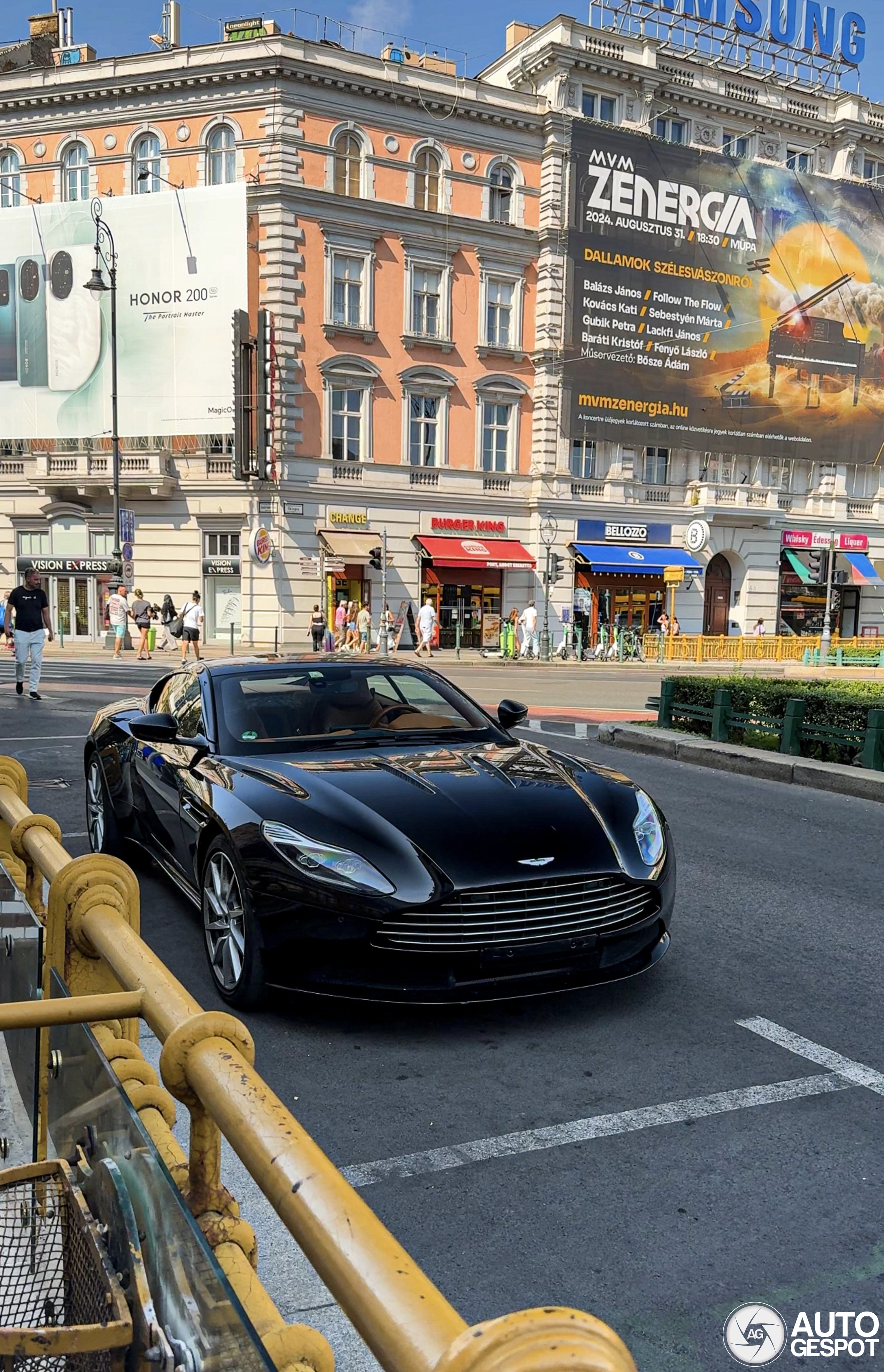 Aston Martin DB11