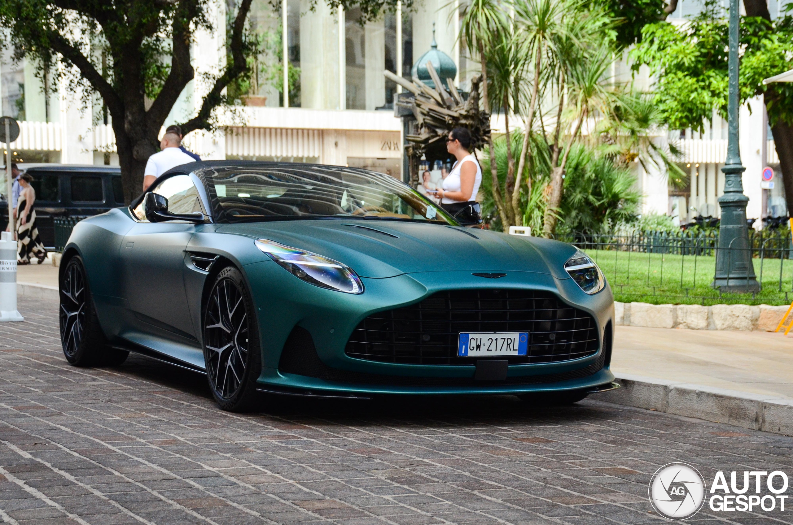 Aston Martin DB12 Volante