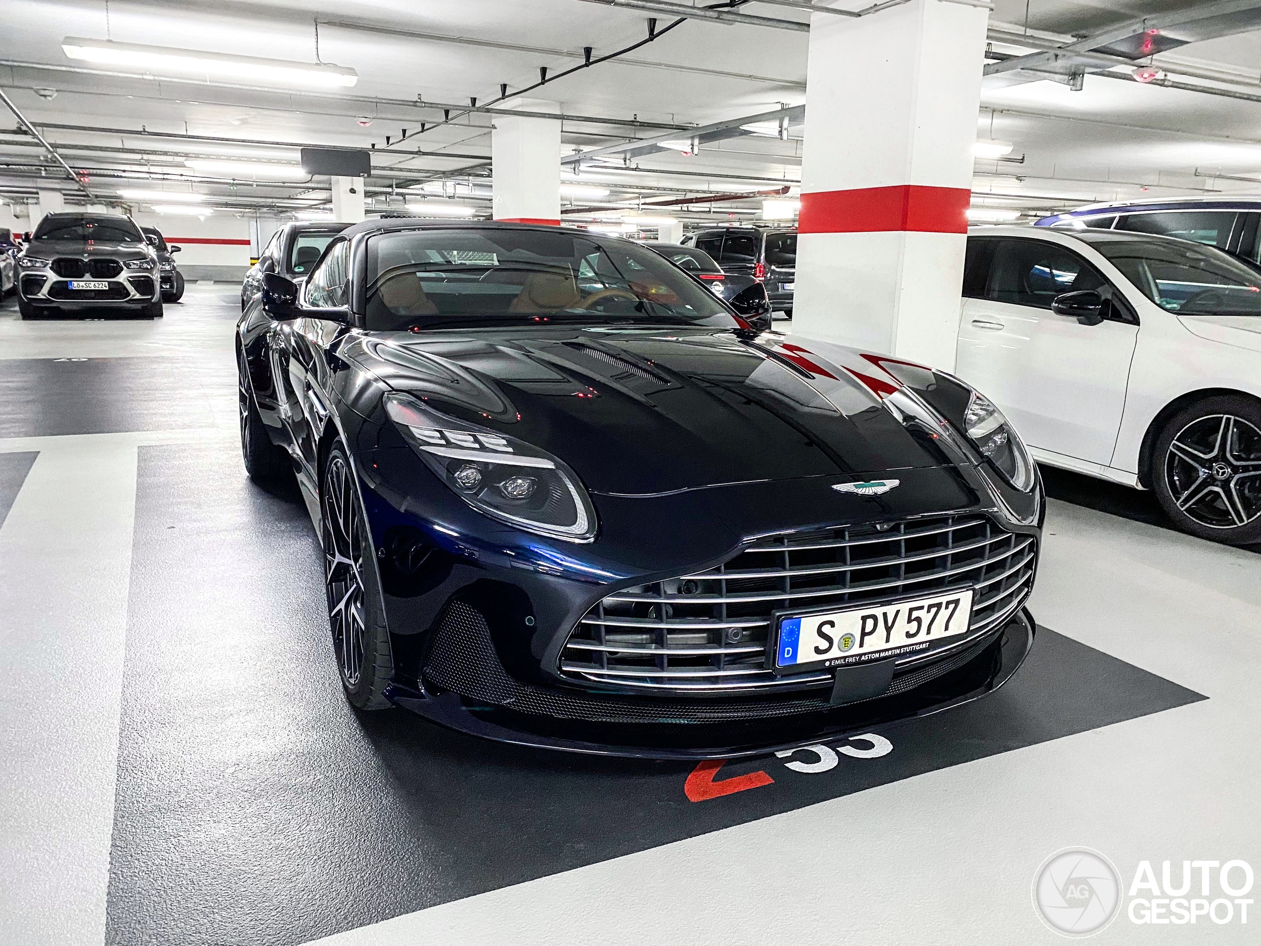 Aston Martin DB12 Volante