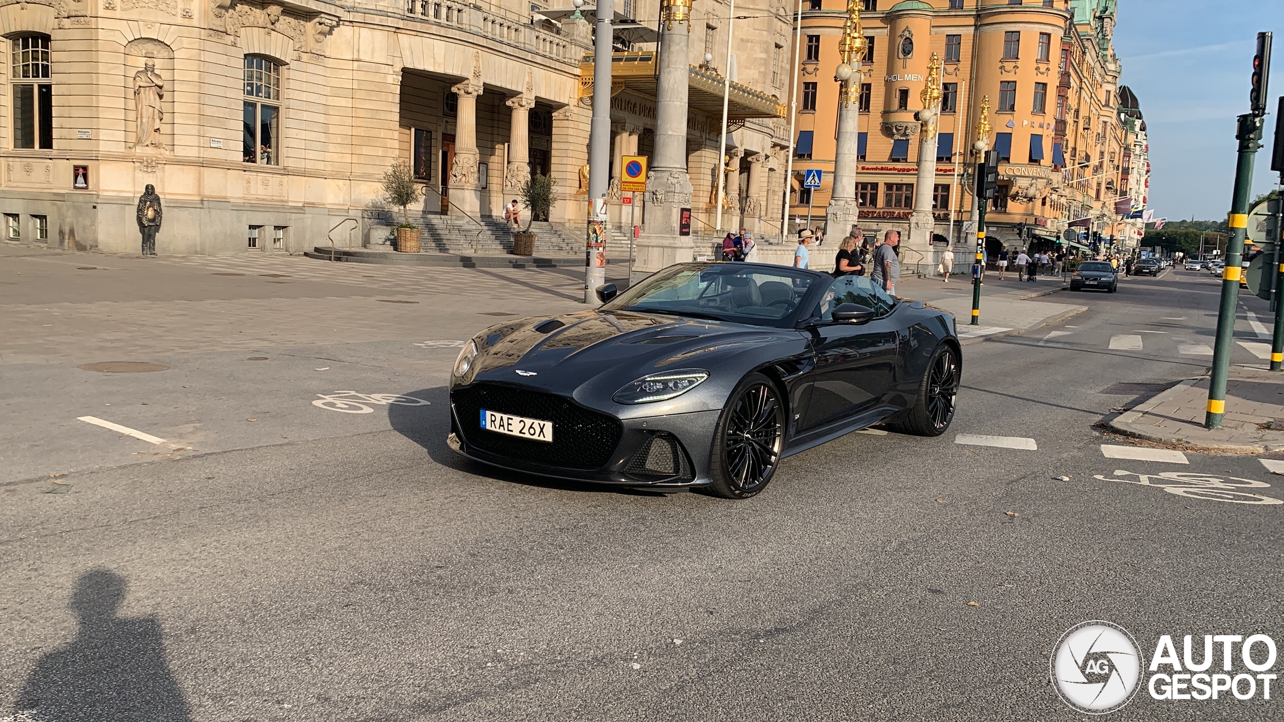 Aston Martin DBS Superleggera Volante