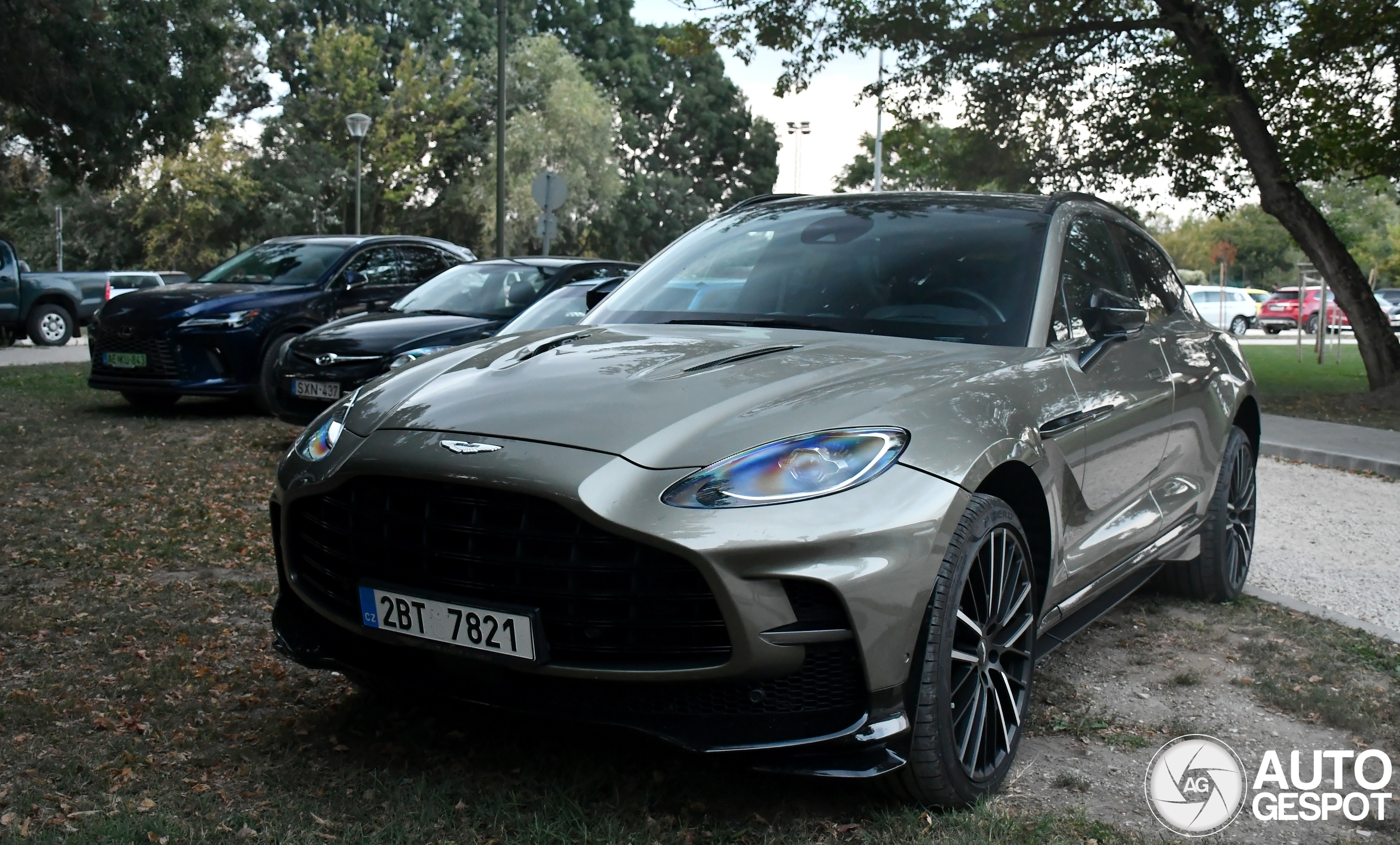 Aston Martin DBX707