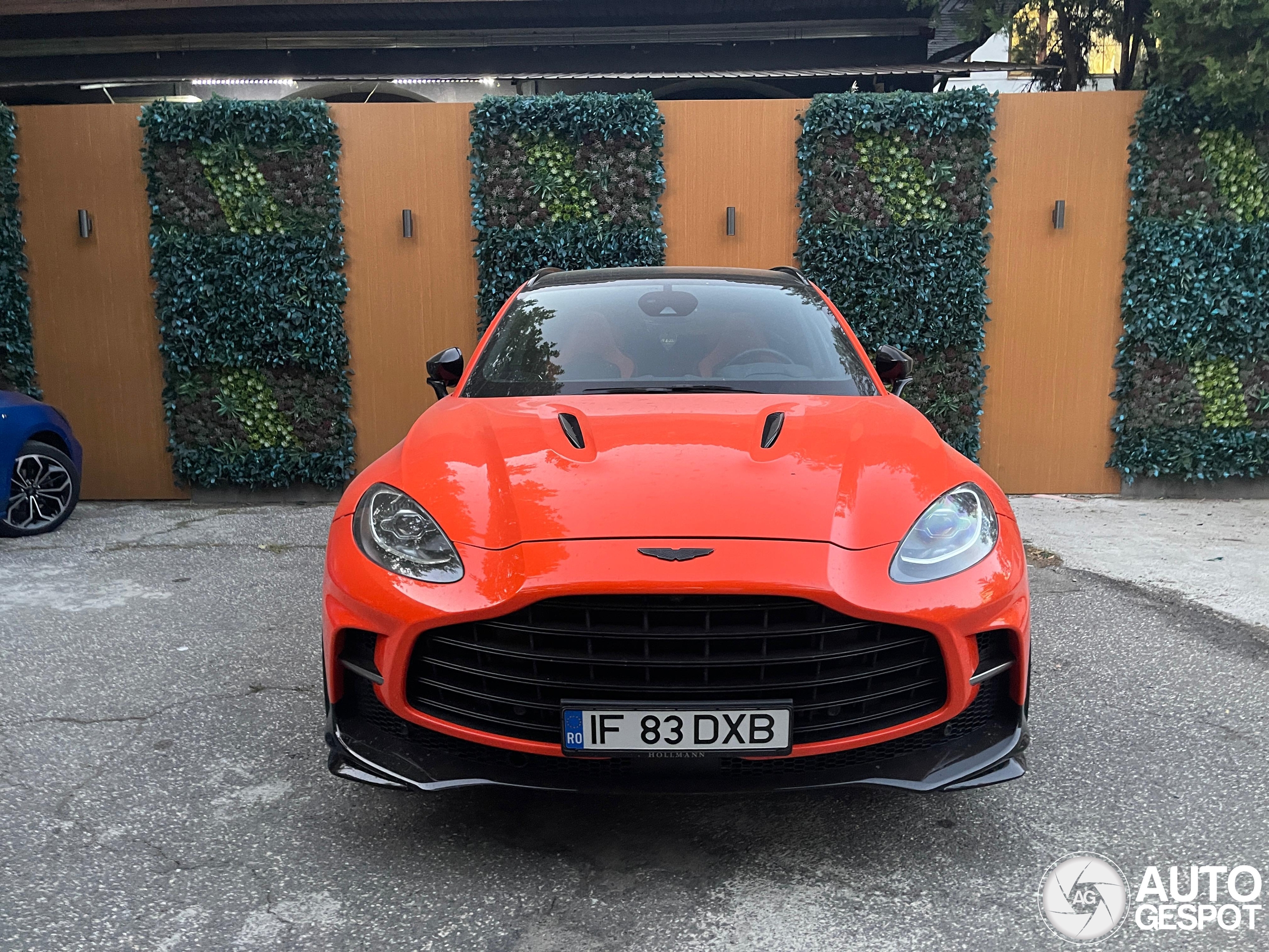 Aston Martin DBX707