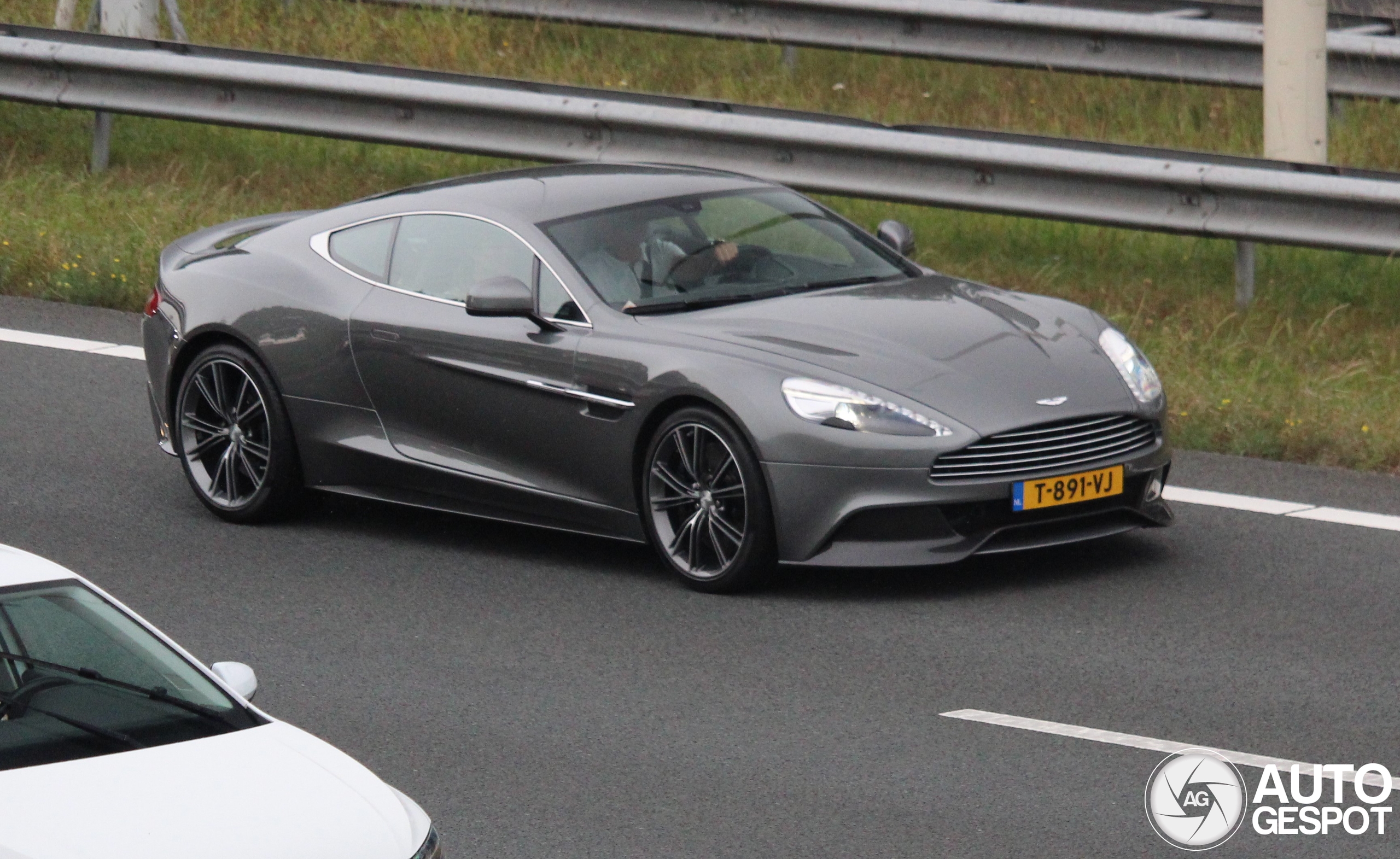 Aston Martin Vanquish 2013