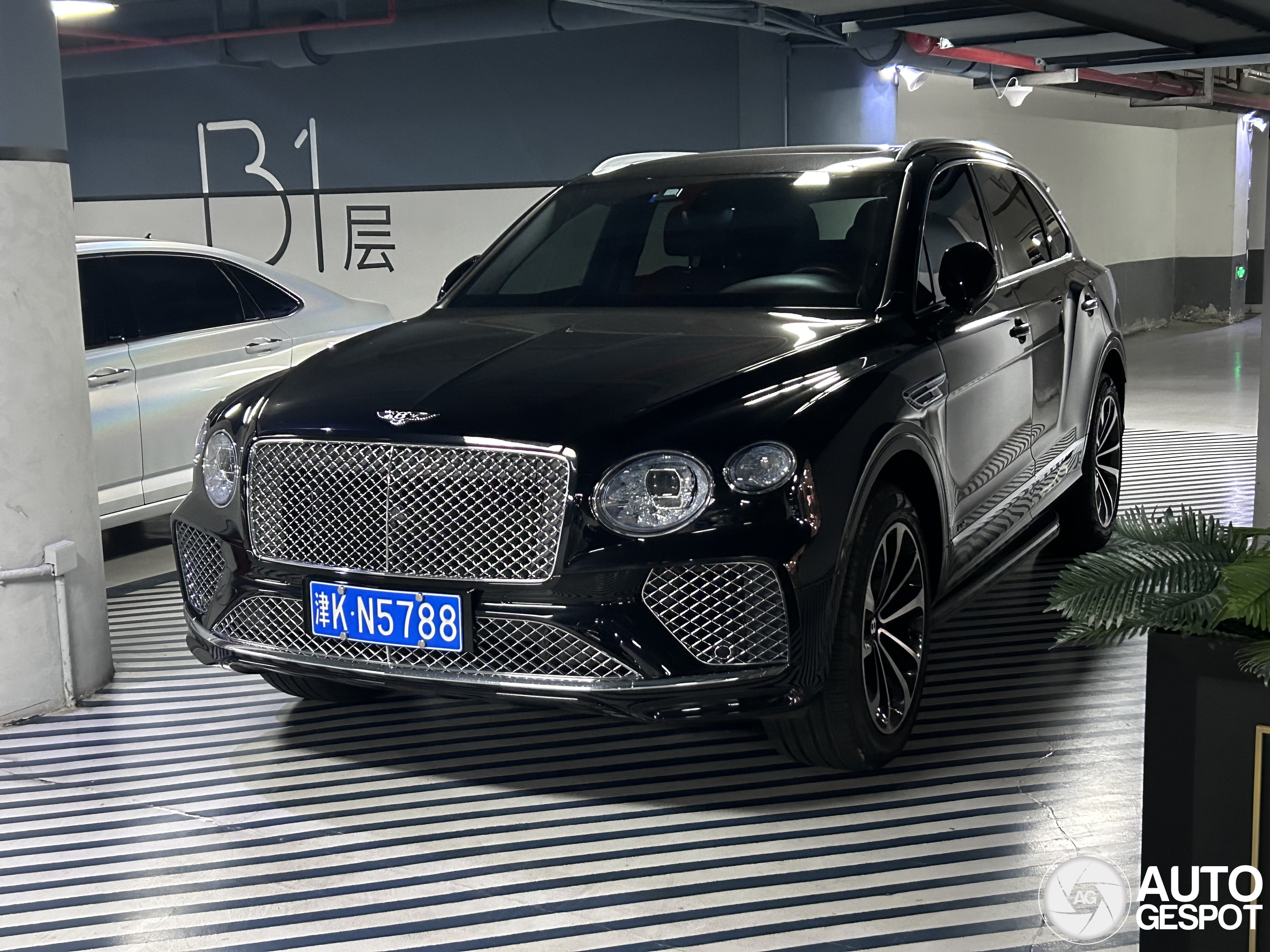 Bentley Bentayga V8 2021