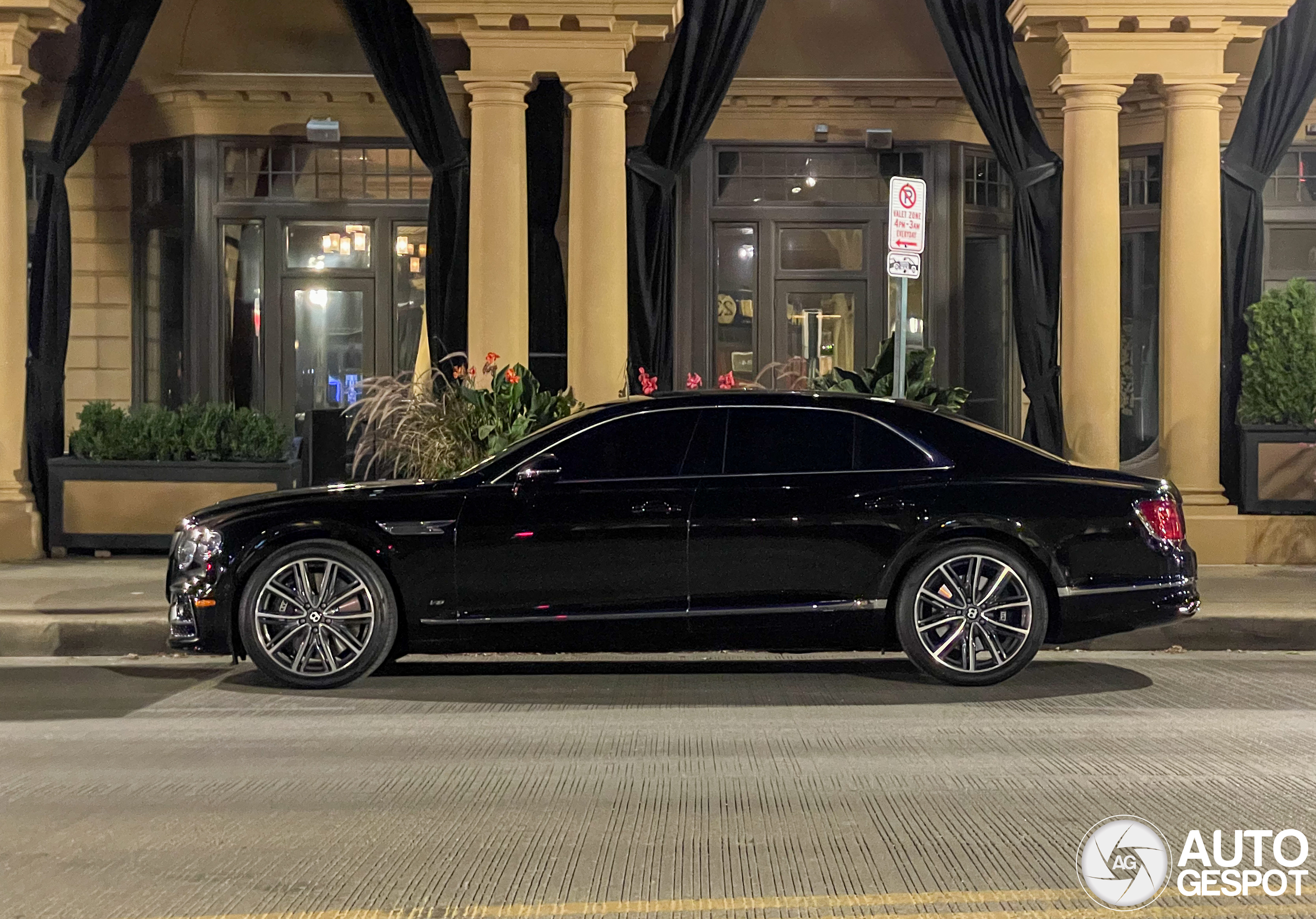 Bentley Flying Spur V8 2021