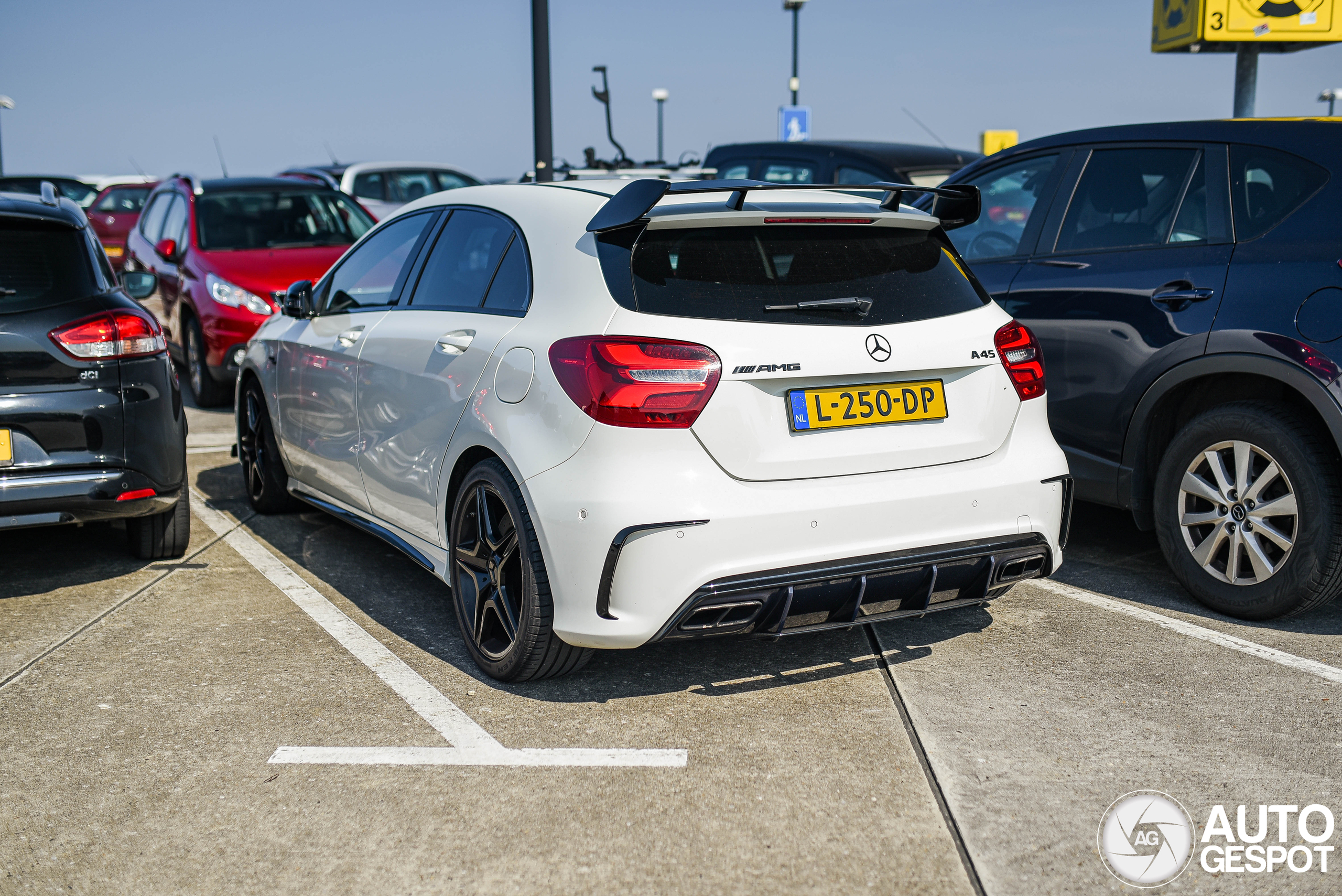 Mercedes-AMG A 45 W176 2015