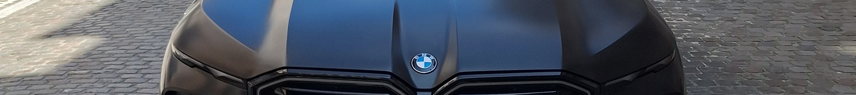 BMW XM G09 Label Red