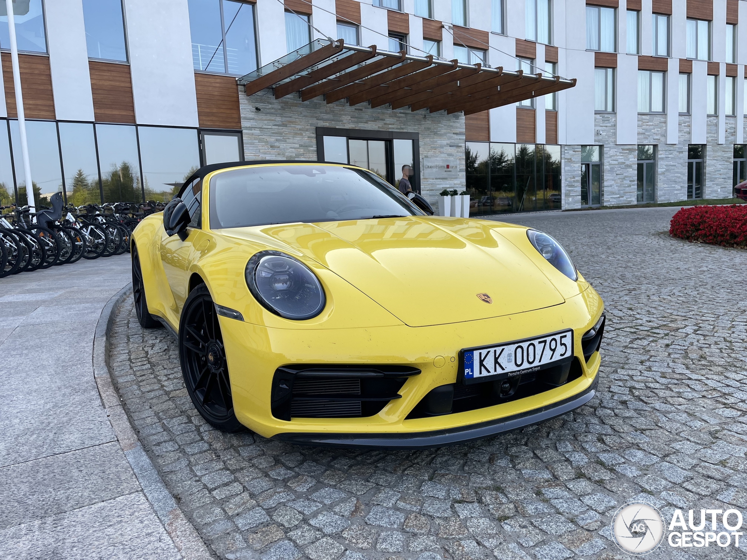 Porsche 992 Carrera 4 GTS Cabriolet