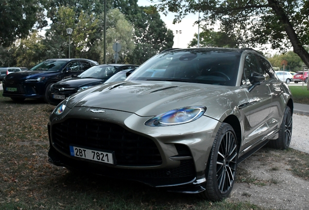 Aston Martin DBX707