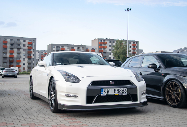 Nissan GT-R 2011