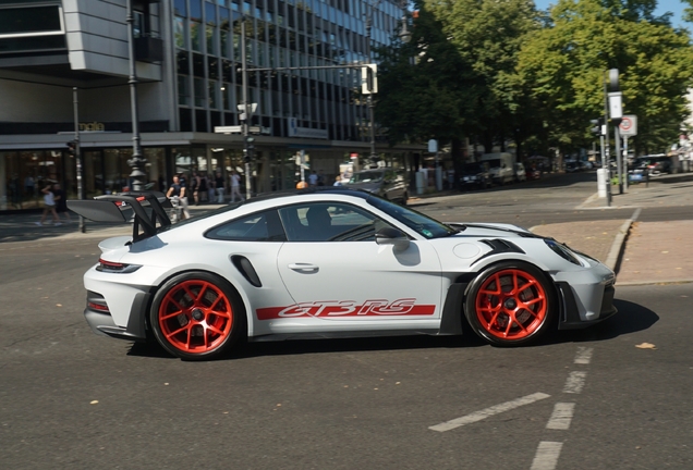 Porsche 992 GT3 RS Weissach Package