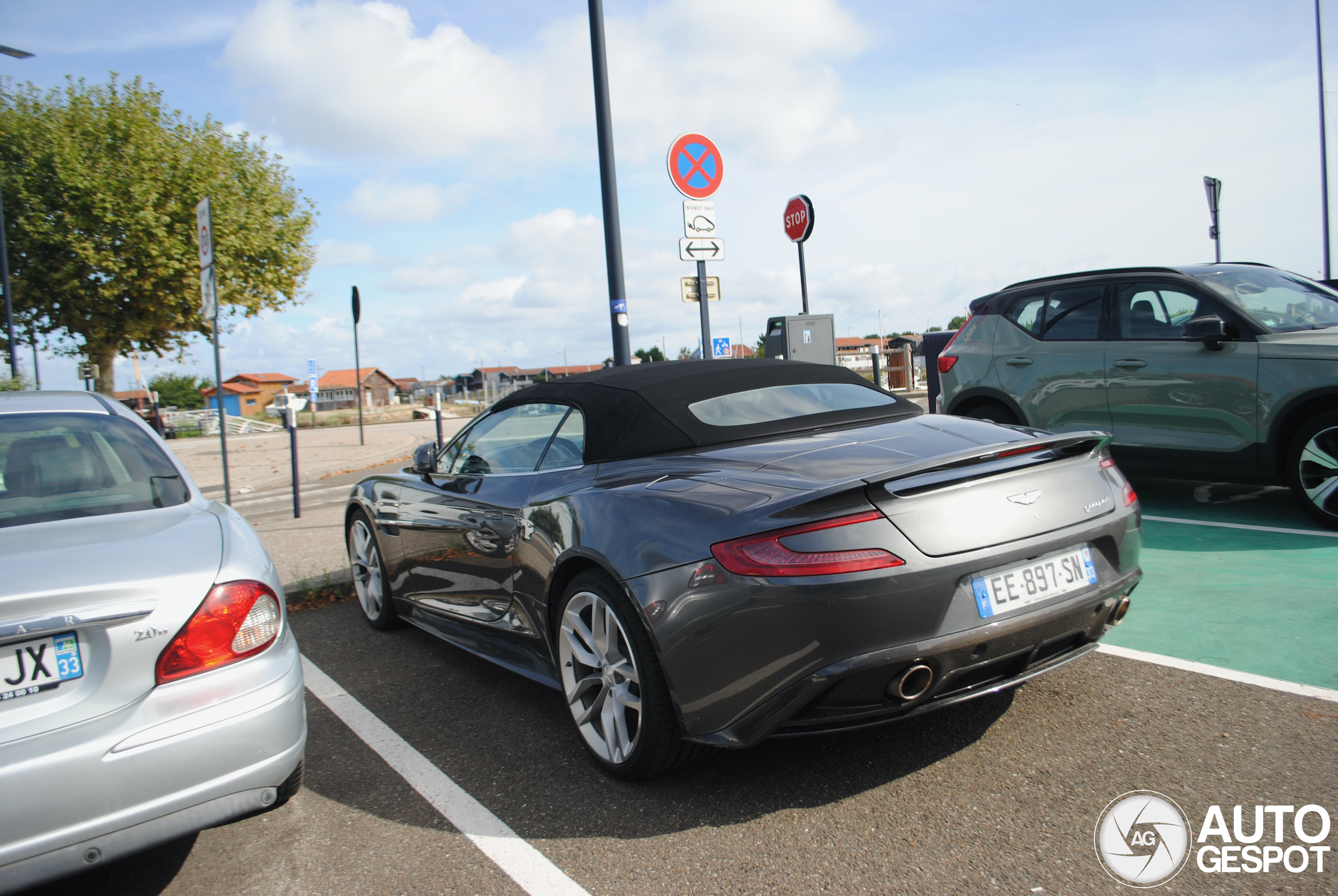 Aston Martin Vanquish Volante