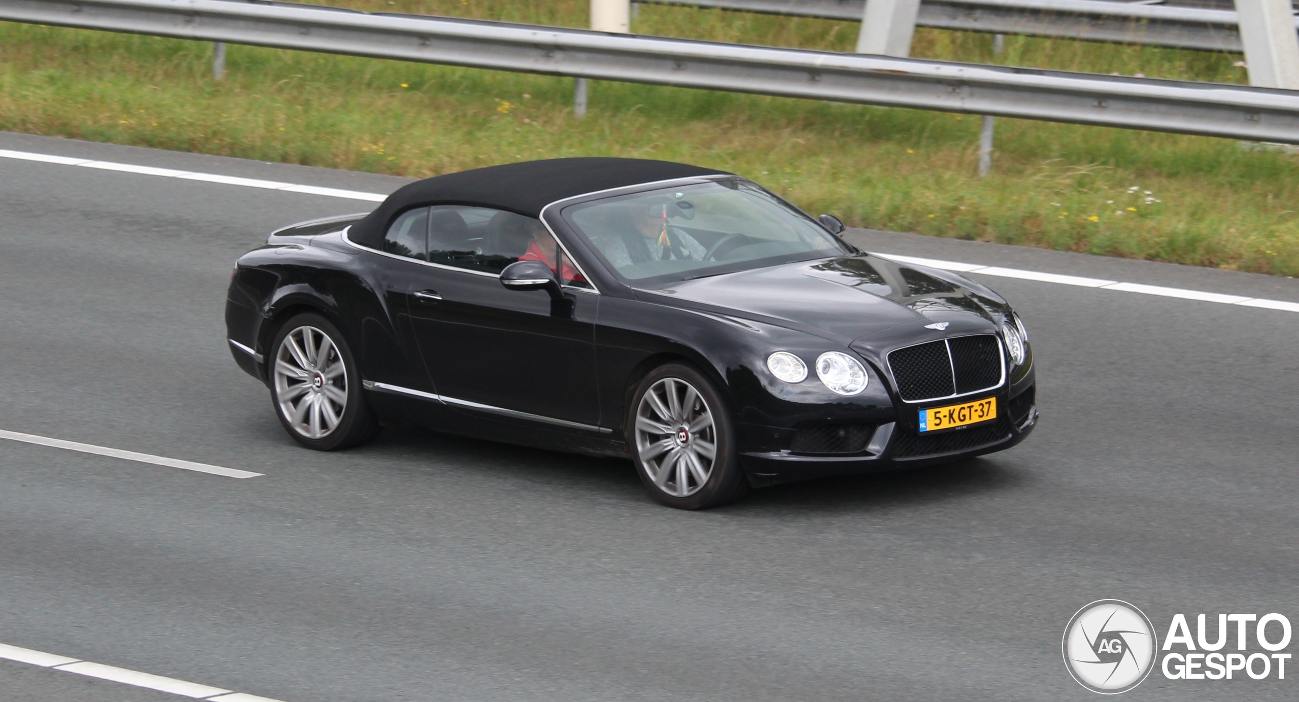 Bentley Continental GTC V8