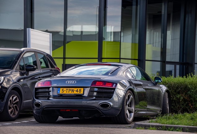 Audi R8 V10