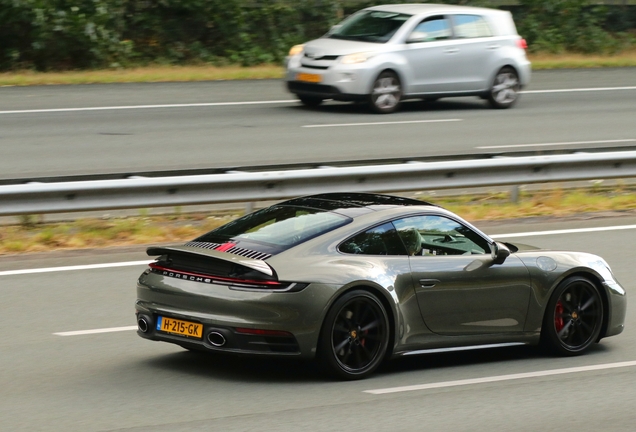Porsche 992 Carrera 4S