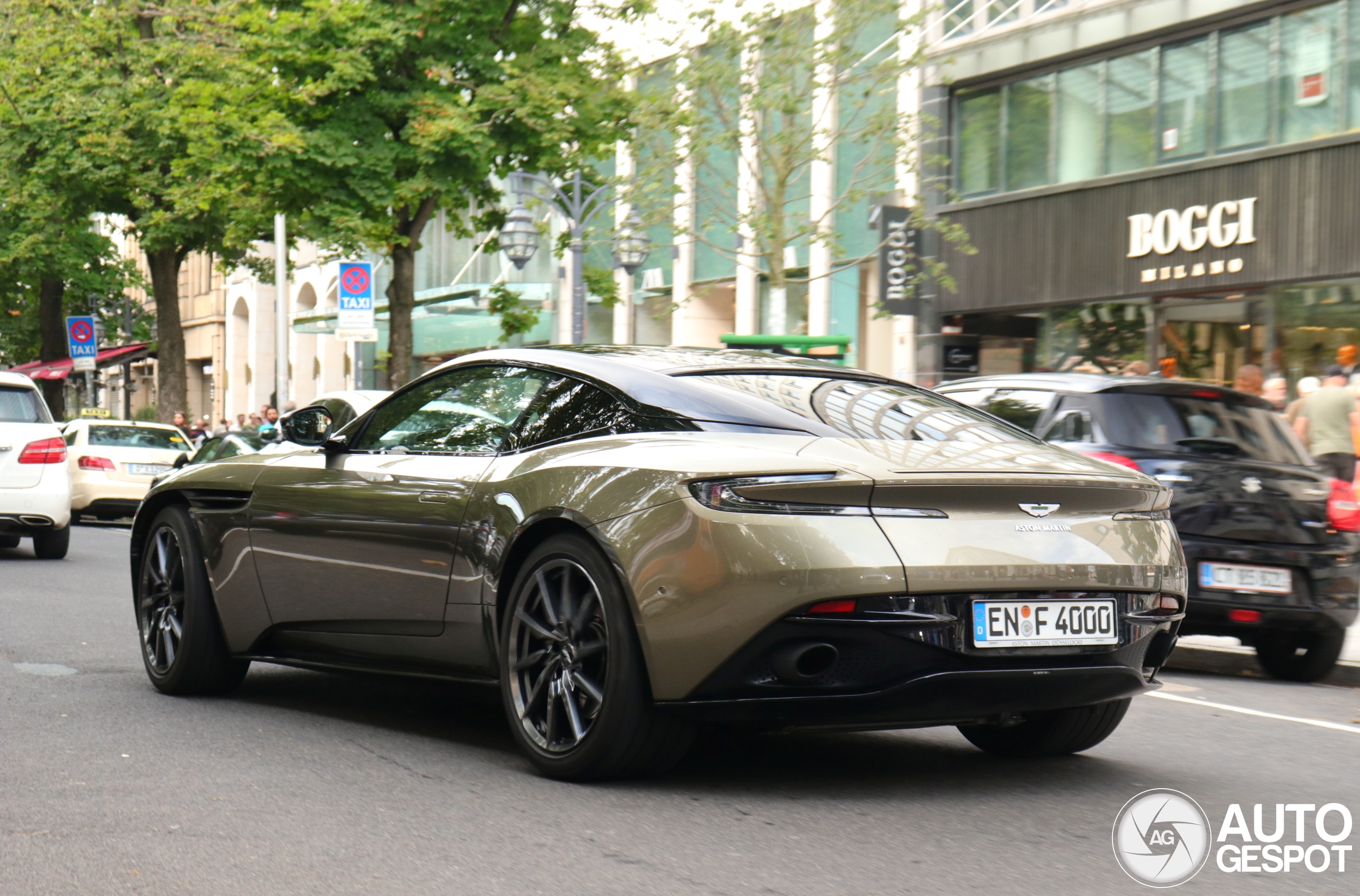 Aston Martin DB11