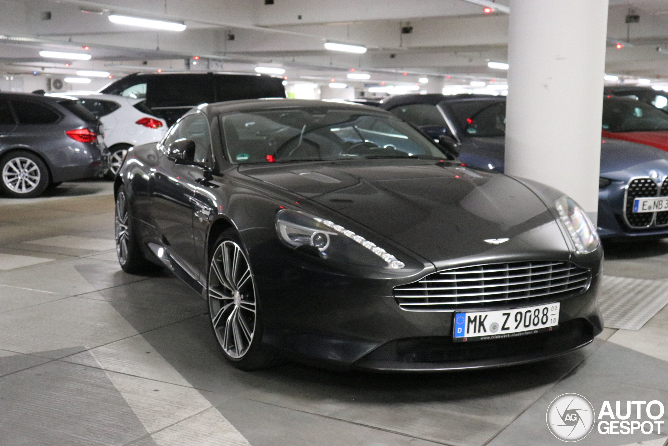 Aston Martin DB9 2013