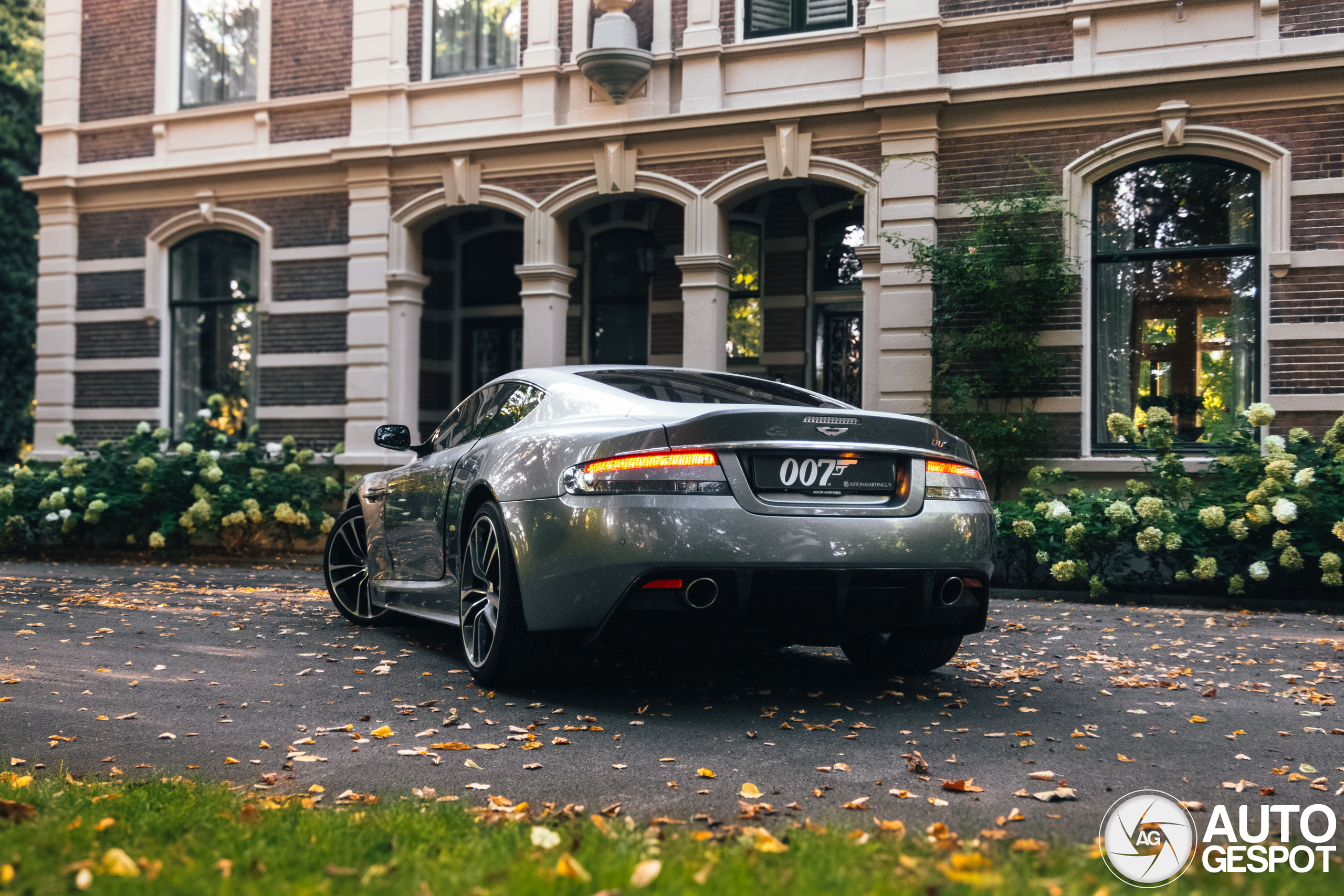 Autumn photoshoot in Zwolle: Aston Martin DBS