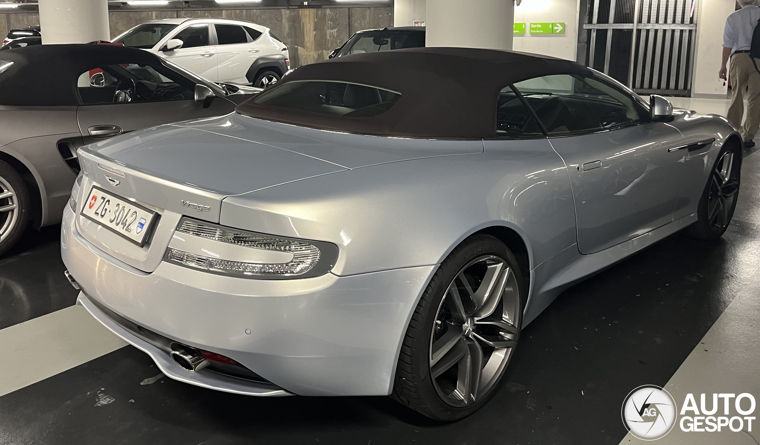 Aston Martin Virage Volante 2011