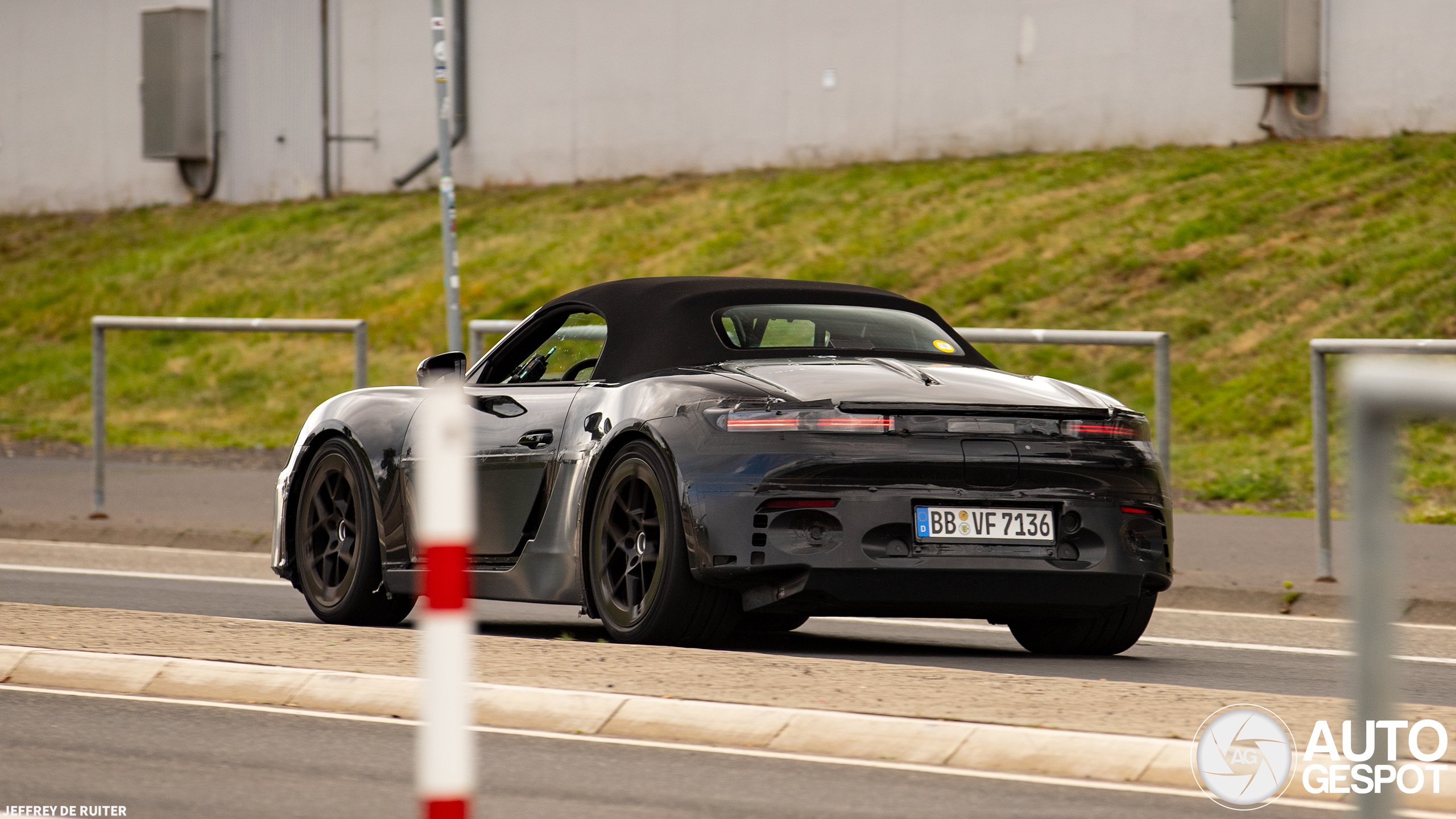 Porsche 718 Boxster EV 2025