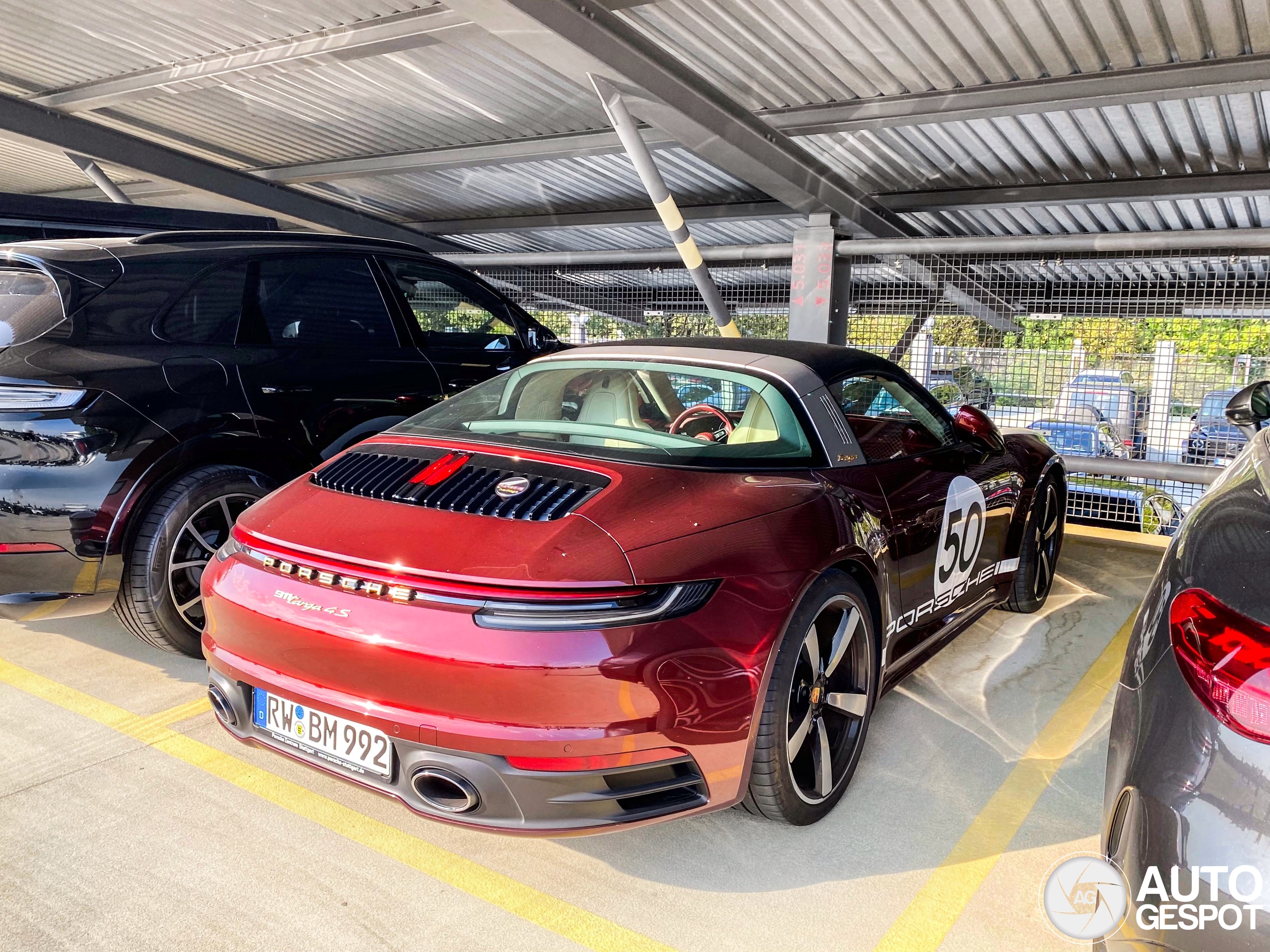 Porsche 992 Targa 4S Heritage Design Edition