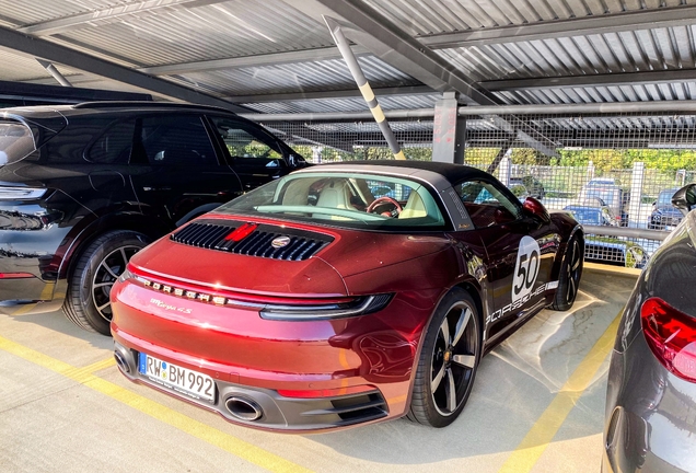 Porsche 992 Targa 4S Heritage Design Edition