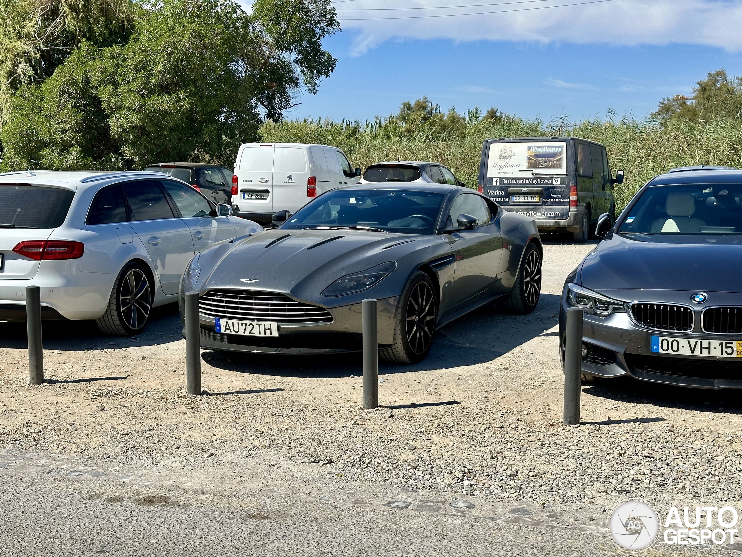 Aston Martin DB11