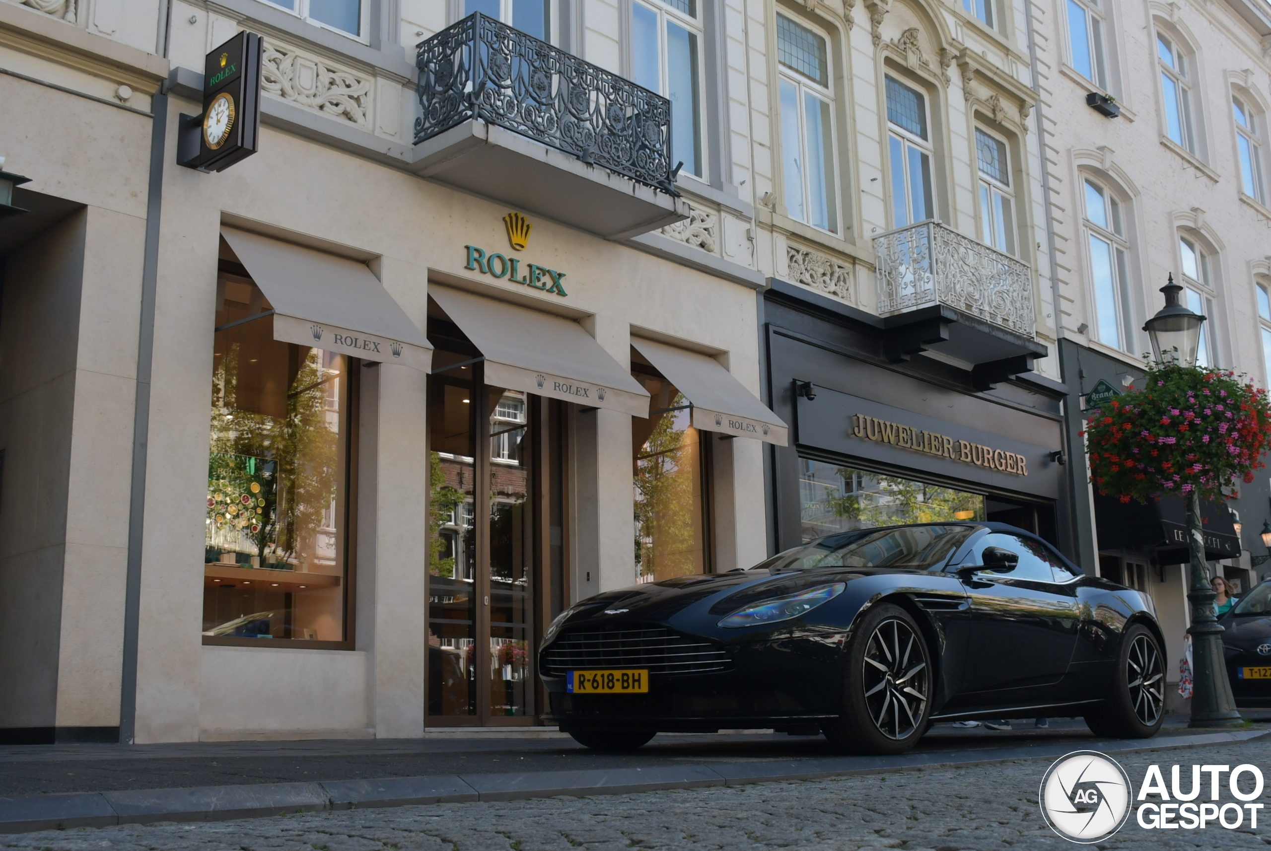 Aston Martin DB11 V8 Volante