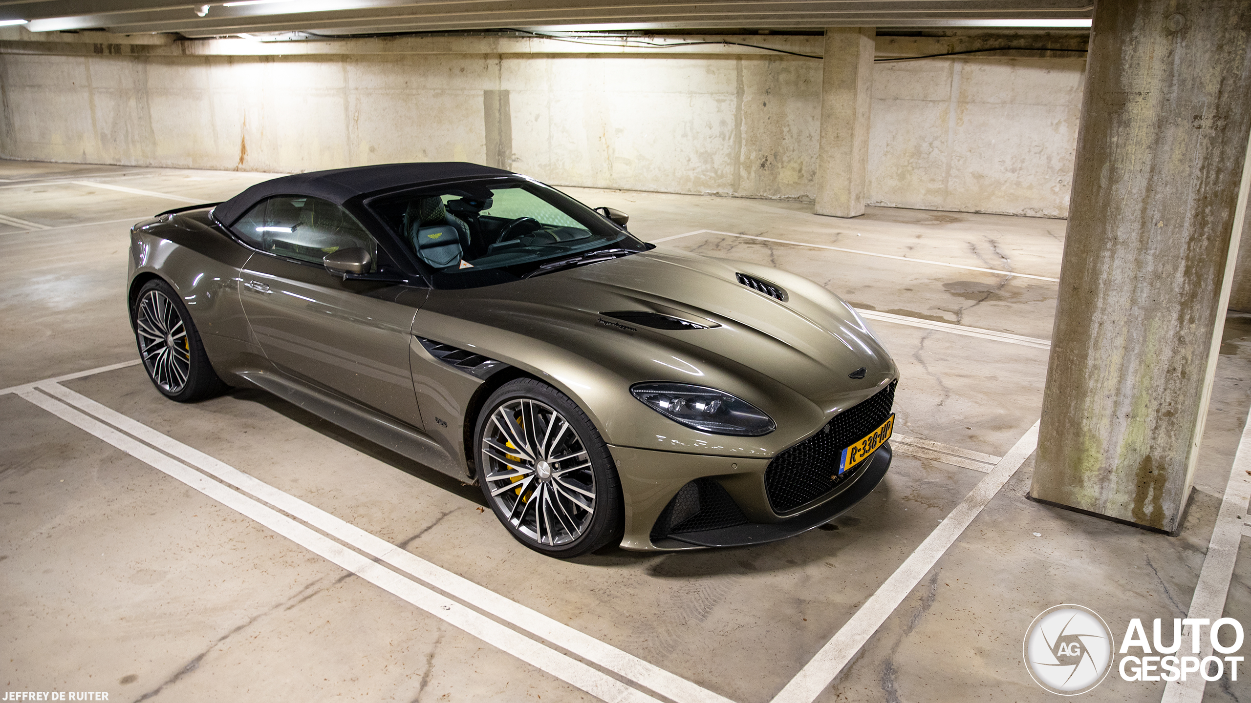 Aston Martin DBS Superleggera Volante