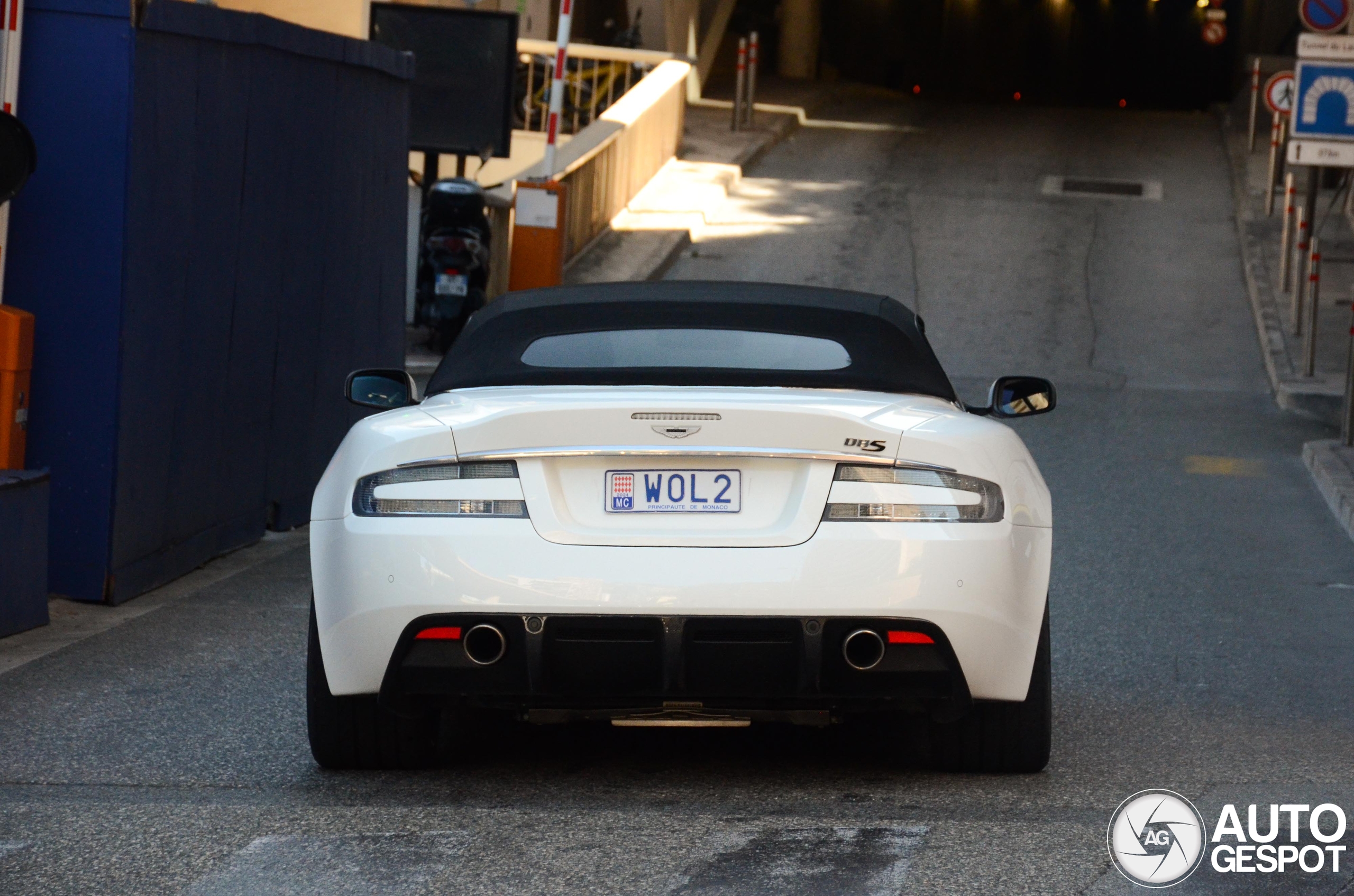 Aston Martin DBS Volante