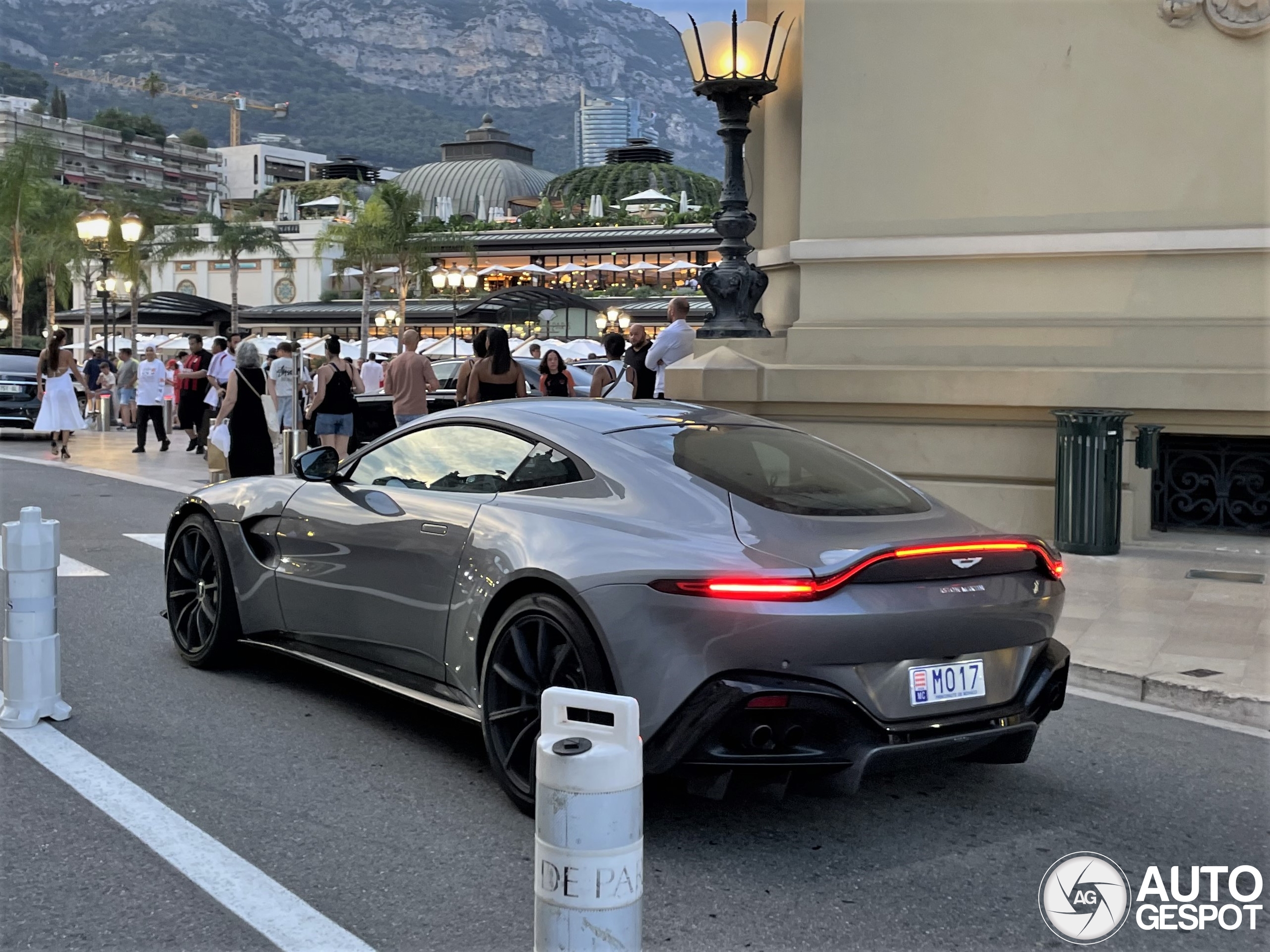 Aston Martin V8 Vantage 2018