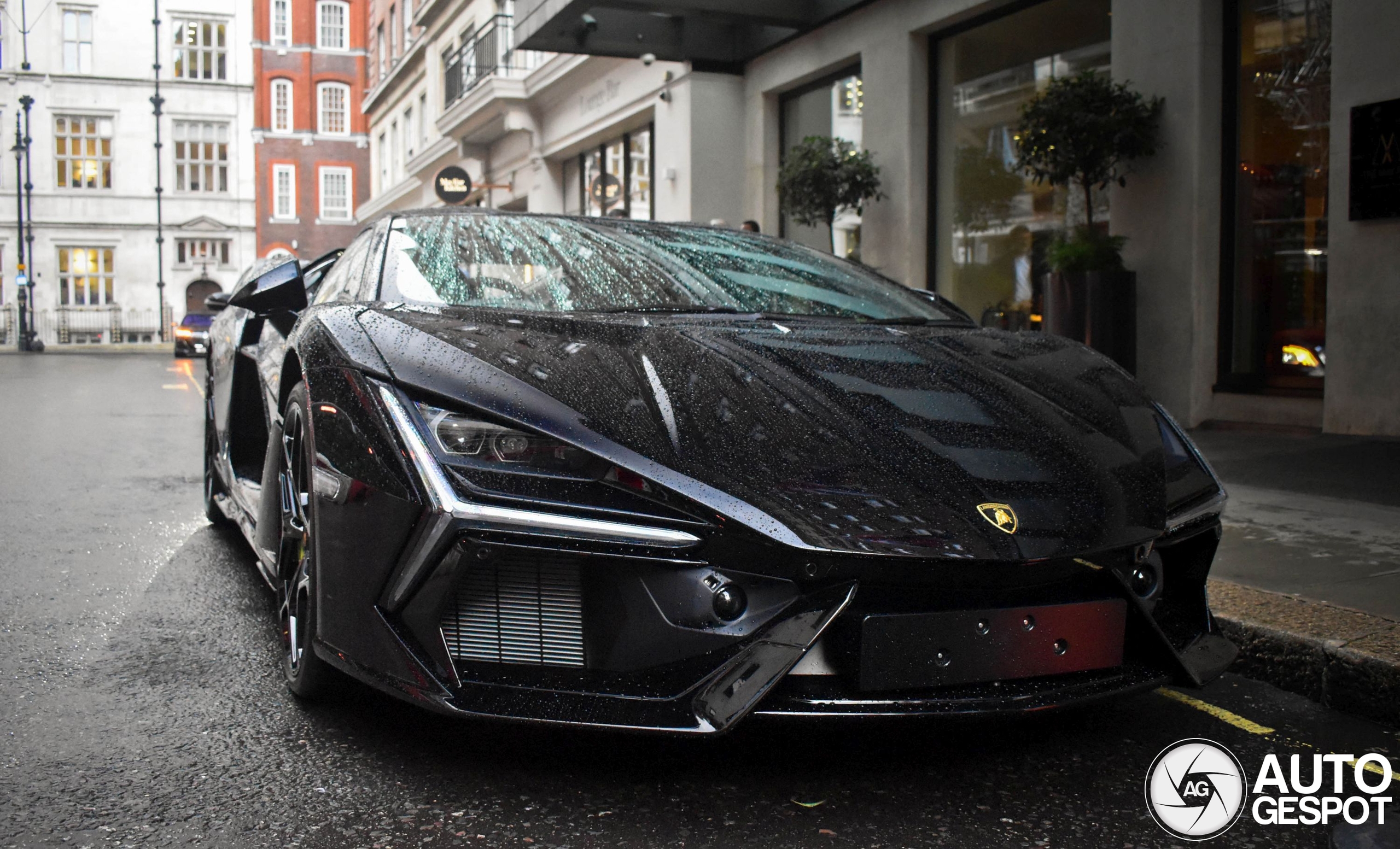 Lamborghini Revuelto