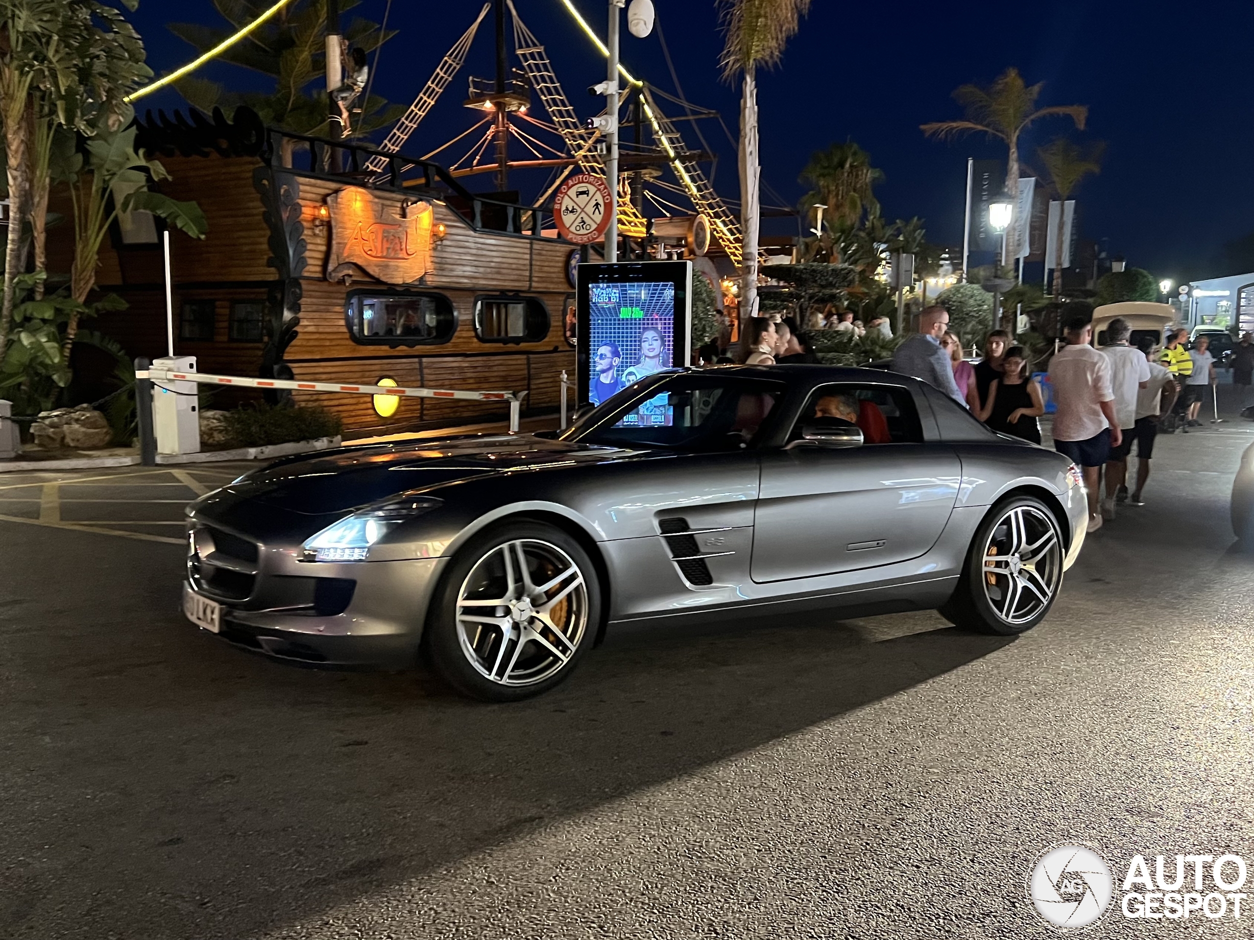 Mercedes-Benz SLS AMG