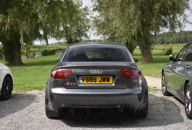 Audi RS4 Sedan