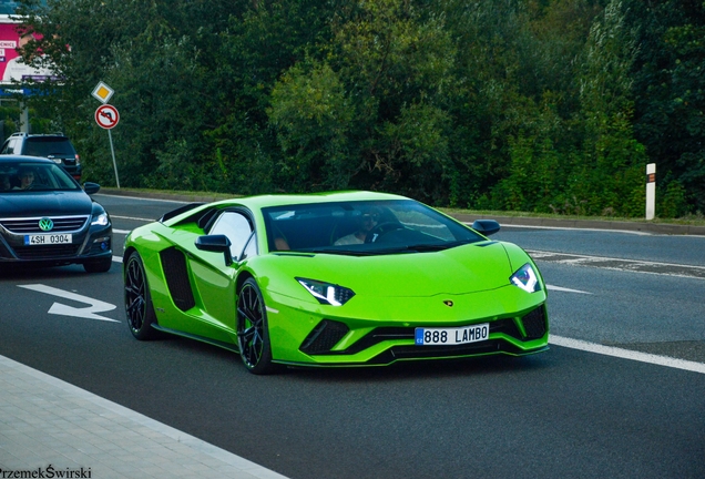 Lamborghini Aventador S LP740-4