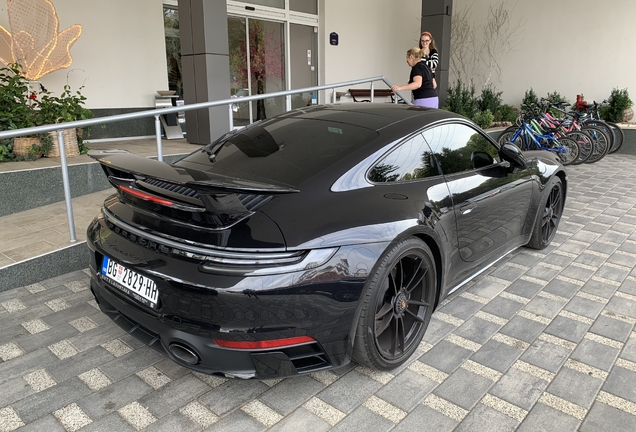 Porsche 992 Carrera 4 GTS